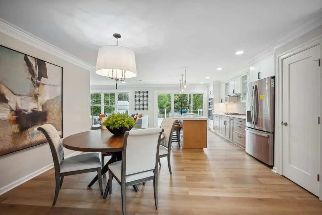 8005 Carrleigh Pkwy - Kitchen