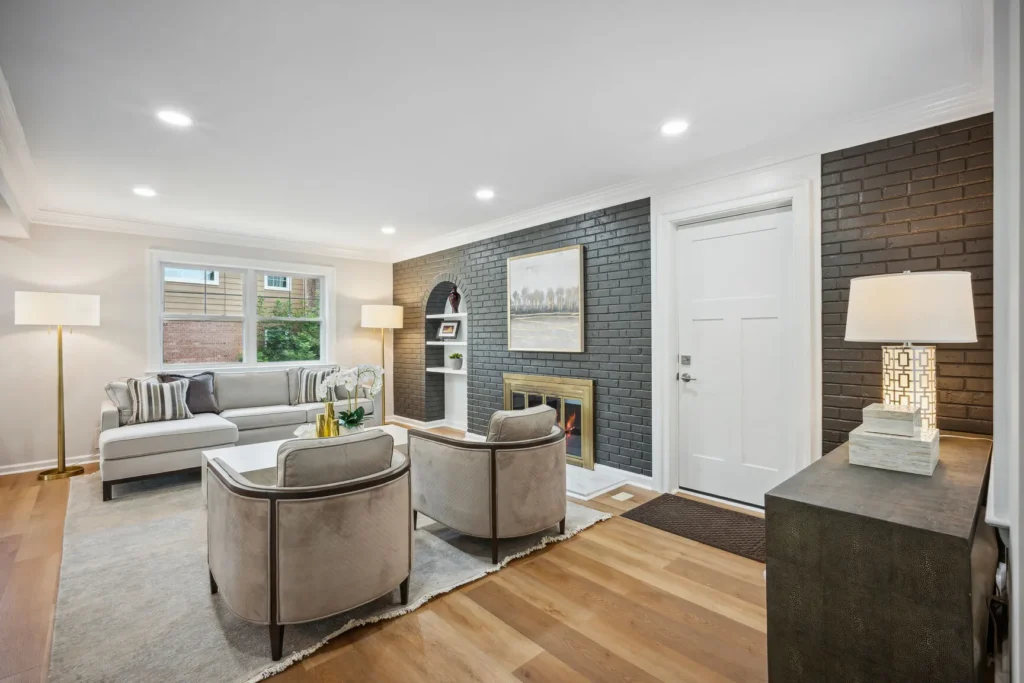 8005 Carrleigh Pkwy - Living Room