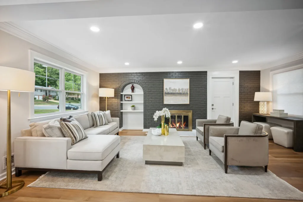 8005 Carrleigh Pkwy - Living Room 3