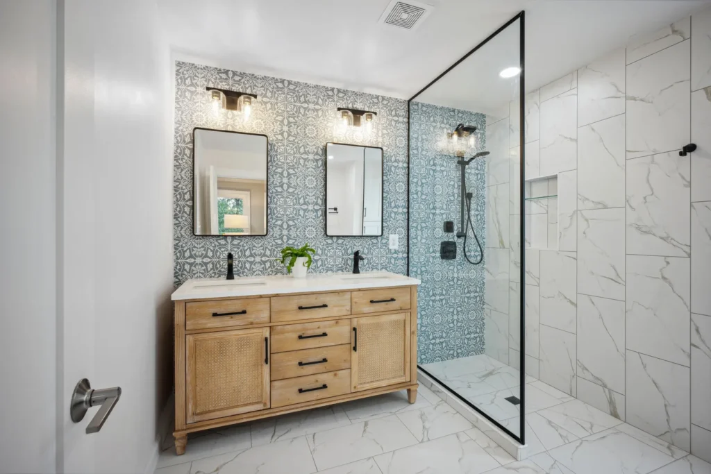 8005 Carrleigh Pkwy - Primary Bathroom