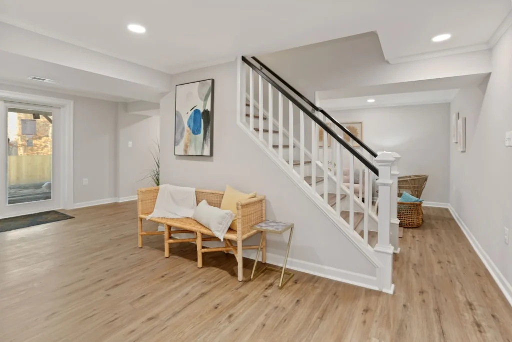 9006 Brook Ford Rd - Foyer 2