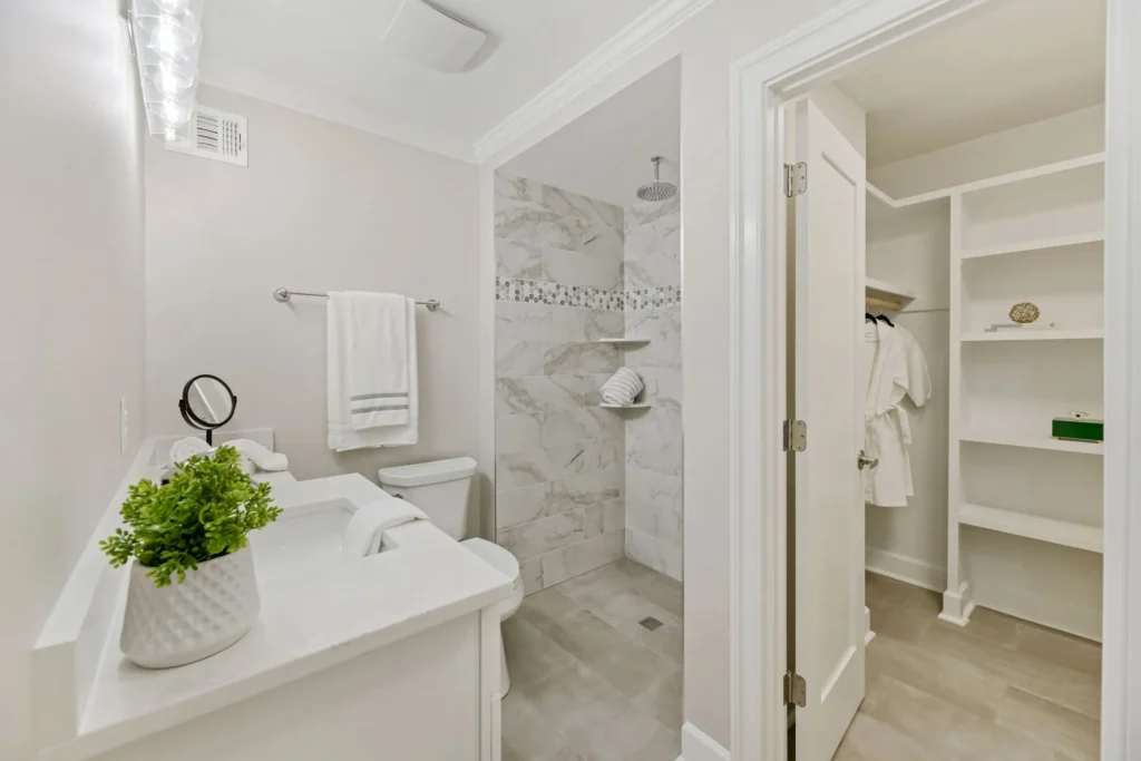 9208 Cutting Horse Ct - Primary Bathroom