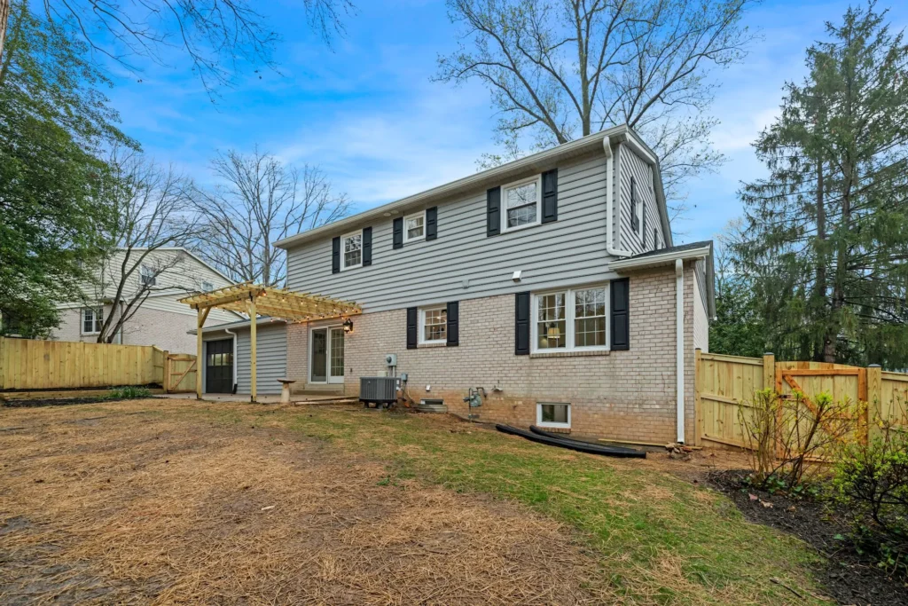 9208 Cutting Horse Ct - Rear Exterior
